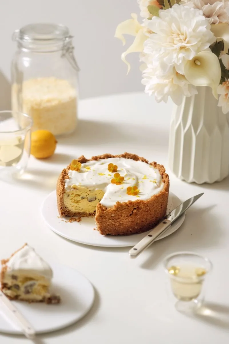 L'inspiration choisie : la table claire d'une pâtisserie, lumière du matin