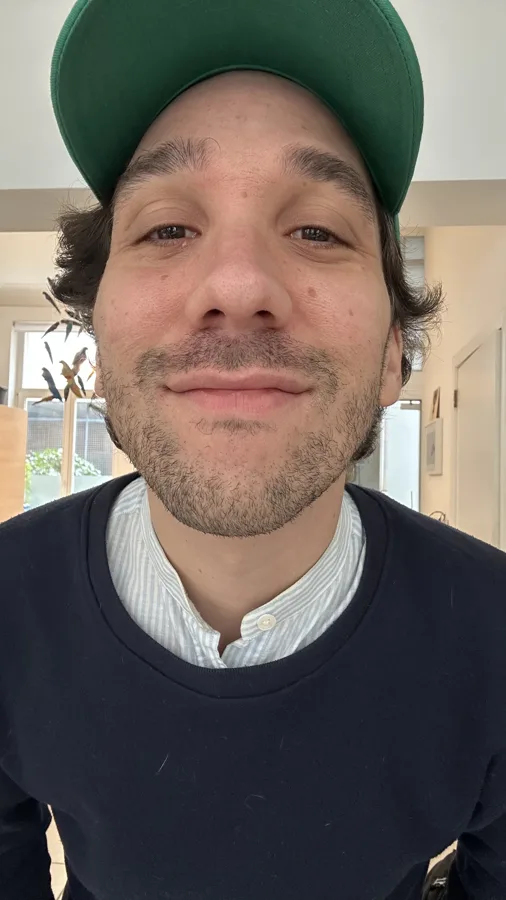 La photo d'Ismael qui a servi à ce rendu, prise au téléphone
